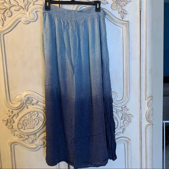 Fashion Flair Dresses & Skirts - Fashion Flair blue ombré skirt. L